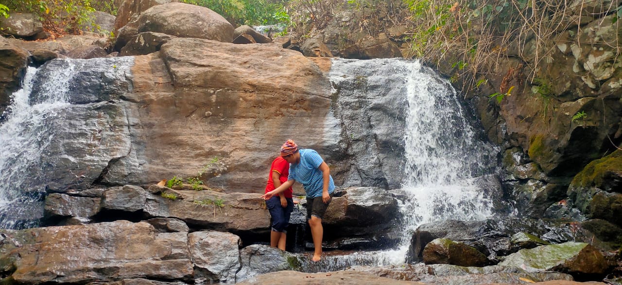 Mayurjhola waterfall , Kuda